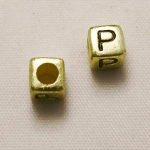 Perles Acrylique Alphabet Lettre P 6x6mm carré blanc fond or (x 2)