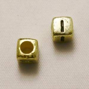 Perles Acrylique Alphabet Lettre I 6x6mm carré blanc fond or (x 2)