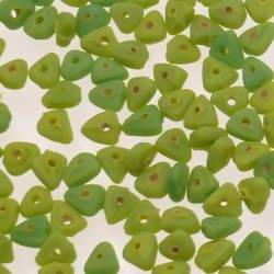 Perles en verre forme petit triangle couleur vert pomme givré (x 10)