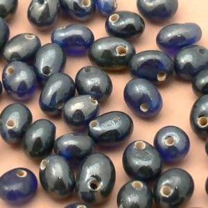 Perles en verre forme de petite goutte Ø5mm couleur bleu marine brillant (x 10)