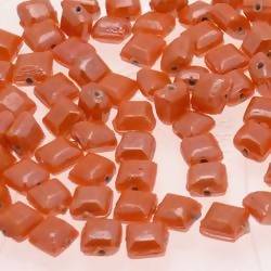 Perles en verre forme petit carré 6x6mm couleur orange brillant (x 10)