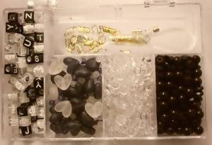Boite kit DIY perles + alphabet noir et transparent avec fils (x 1)