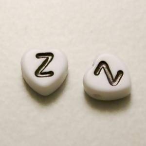 Perles Acrylique Alphabet Lettre Z 8x8mm coeur noir sur fond blanc (x 2)