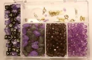 Boite kit DIY perles + alphabet violet et noir avec fils (x 1)