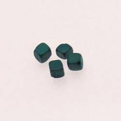Perles en bois léger forme cube en bois couleur vert foncé (x 4)