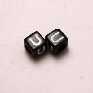 Perles Acrylique Alphabet Lettre U 6x6mm carré blanc sur fond noir (x 2)