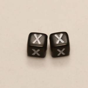 Perles Acrylique Alphabet Lettre X 6x6mm carré blanc sur fond noir (x 2)