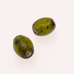 Perle en verre forme ovale avec une feuille d'argent au centre diam 12mm couleur Vert olive (x 2)