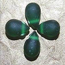 Perles en verre forme de grosses gouttes couleur vert foncé givré (x 4)