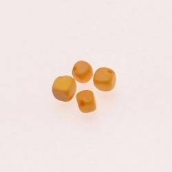 Perles en bois léger forme cube en bois couleur jaune (x 4)