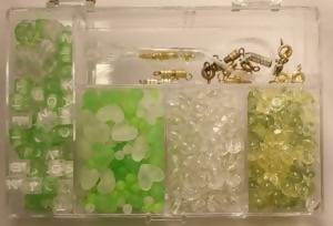 Boite kit DIY perles + alphabet vert clair et transparent avec fils (x 1)