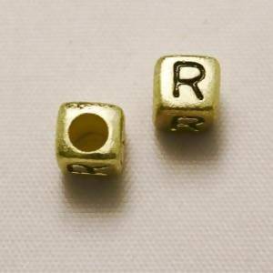 Perles Acrylique Alphabet Lettre R 6x6mm carré blanc fond or (x 2)