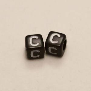 Perles Acrylique Alphabet Lettre C 6x6mm carré blanc sur fond noir (x 2)