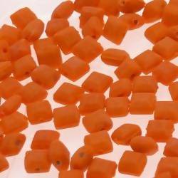 Perles en verre forme petit carré 6x6mm couleur orange givré (x 10)