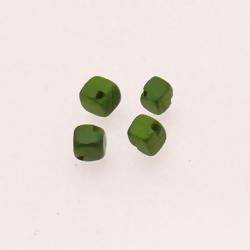 Perles en bois léger forme cube en bois couleur vert (x 4)