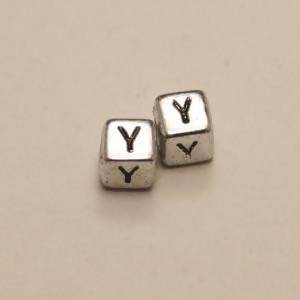 Perles Acrylique Alphabet Lettre Y 6x6mm carré noir sur fond gris (x 2)