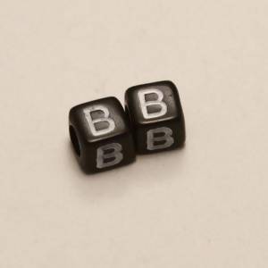 Perles Acrylique Alphabet Lettre B 6x6mm carré blanc sur fond noir (x 2)