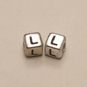 Perles Acrylique Alphabet Lettre L 6x6mm carré noir sur fond gris (x 2)