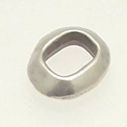 Accessoire anneau ovale fermé irrégulier pour bracelets en cuir (x 1)