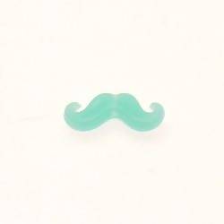 Perle résine forme moustache bleu clair 08x20mm (x 1)
