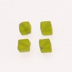 Perle en verre forme cube 7x7mm couleur vert olive givré (x 4)