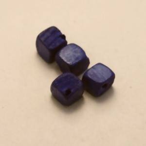 Perles en bois léger forme cube en bois couleur bleu (x 4)