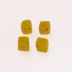 Perle en verre forme cube 7x7mm couleur jaune givré (x 4)