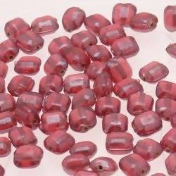 Perles en verre forme petit carré 6x6mm couleur fushia brillant (x 10)