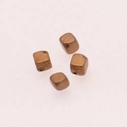 Perles en bois léger forme cube en bois couleur or (x 4)