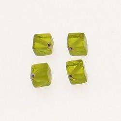 Perle en verre forme cube 7x7mm couleur vert olive transparent (x 4)