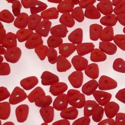 Perles en verre forme petit triangle couleur rouge givré (x 10)