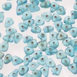 Perles en verre forme petit triangle couleur bleu turquoise transparent (x 10)